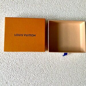 Louis Vuitton Pull Out Box Wallet Size 5.75”x 5”x 1.5 Inches